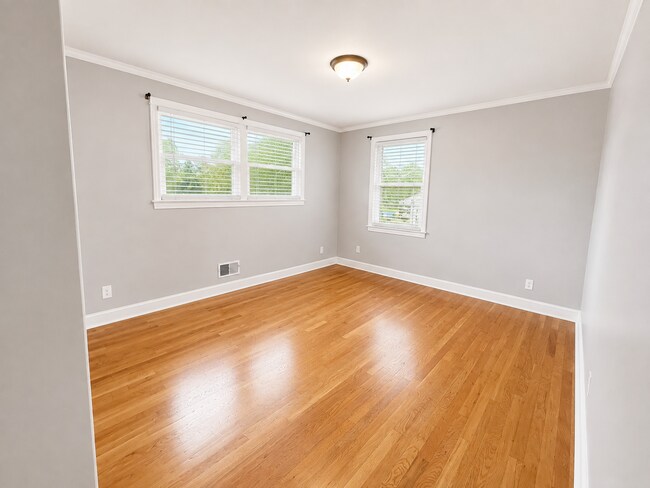 Building Photo - 3 Lynhurst Dr
