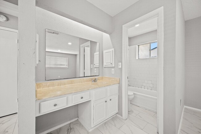 Building Photo - 13527 Montaigne Dr