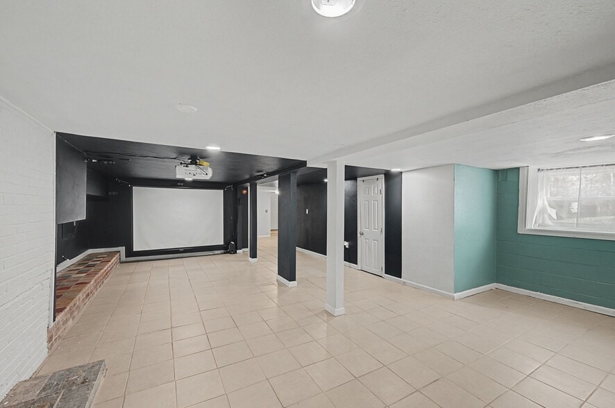 Building Photo - 2204 Sandra Dr