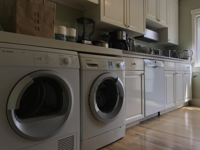 In-unit washer & dryer - 3130 Broadway