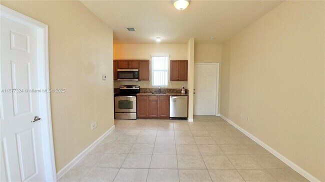 Building Photo - 9204 SW 170th Ct