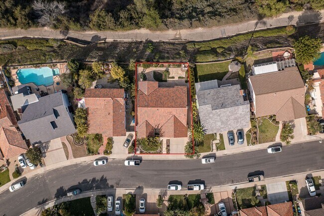Building Photo - Single-story living with incredible panoramic sunset, mountain, and city light views