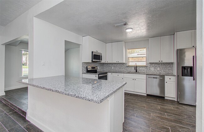 Building Photo - 2540 River Ridge