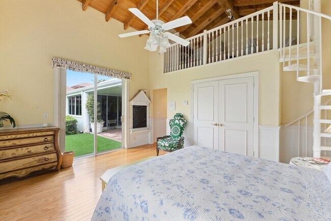 Building Photo - 1356 Thatch Palm Dr