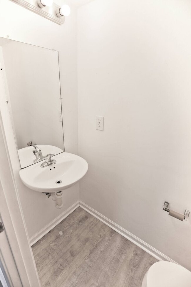 Building Photo - 3137 Little Grove Ln