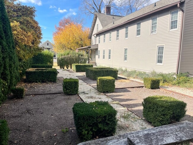 Building Photo - 259 Main St S