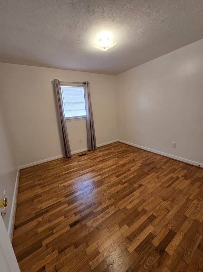 Building Photo - 3120 Phillies Cir