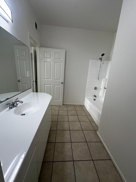 Building Photo - 4343 Whitsett Ave