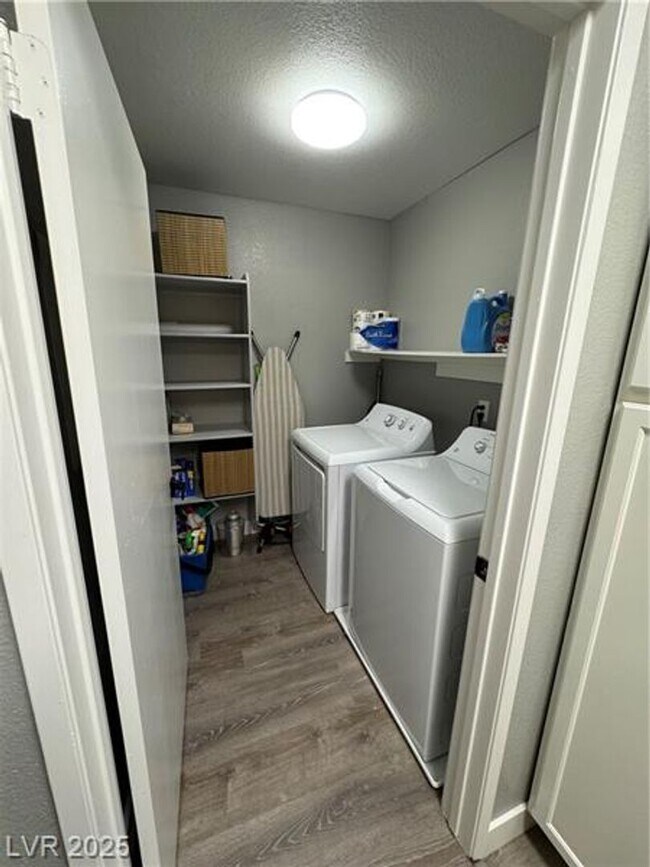 Building Photo - Cozy Fully Furnished Condo