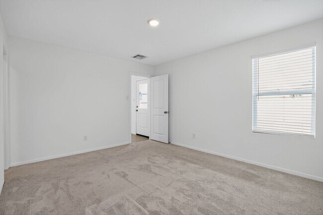 Building Photo - 4 Bedroom Single Family Home in New Caney