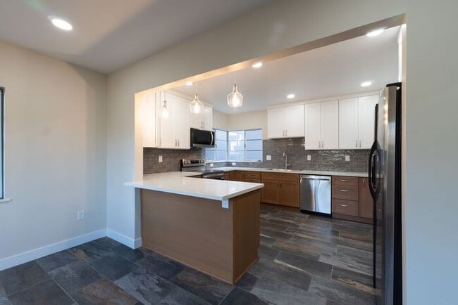 Building Photo - Thoughtfully Updated 2 bedroom Home in Pacific Grove