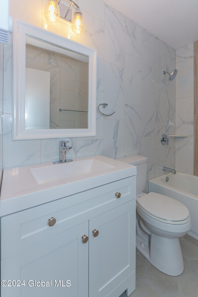 Building Photo - 128 Rockefeller Rd