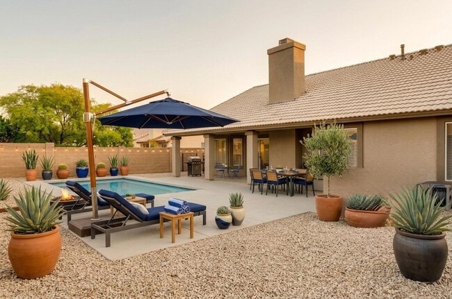 Building Photo - 13256 W Wilshire Dr