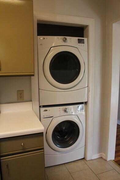 Building Photo - 1208 34th St S