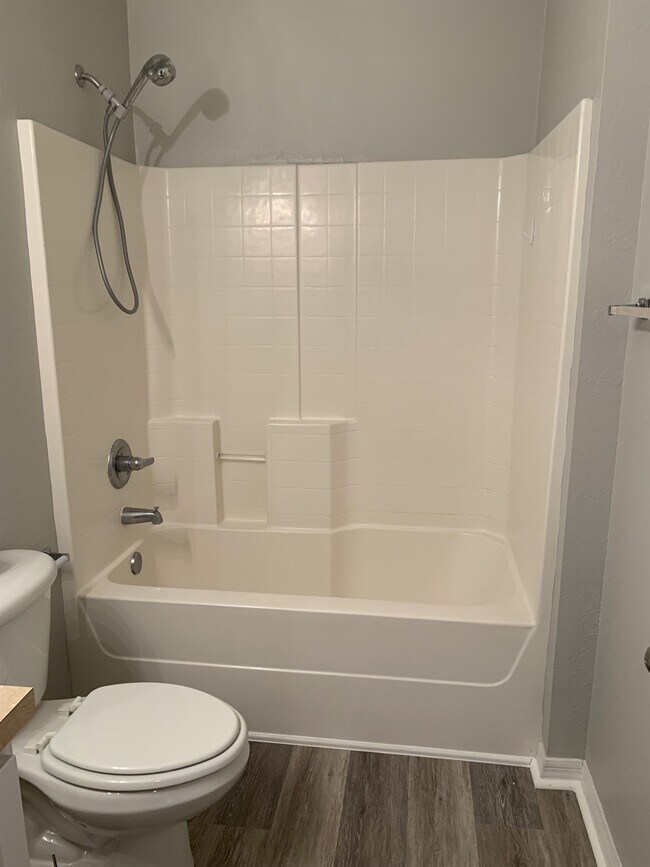 Building Photo - 4311 NE 23rd Pl