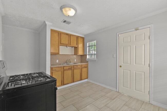 Building Photo - 3718 Dreyfus St