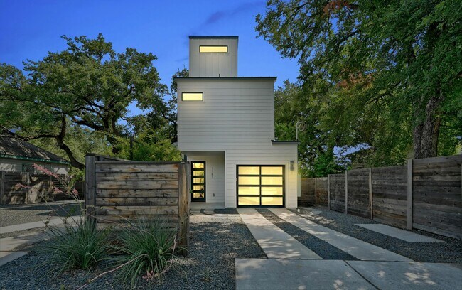 Building Photo - 1183 Oak Grove Ave