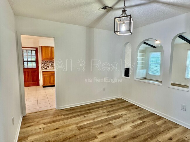 Building Photo - 2311 Cottingham Dr