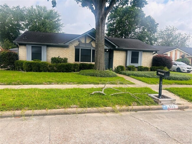 Primary Photo - 511 Belwin Dr