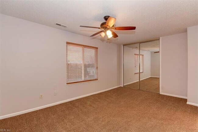 Building Photo - 3764 Chimney Creek Dr