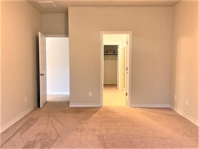 Building Photo - 6605 Verona Pl