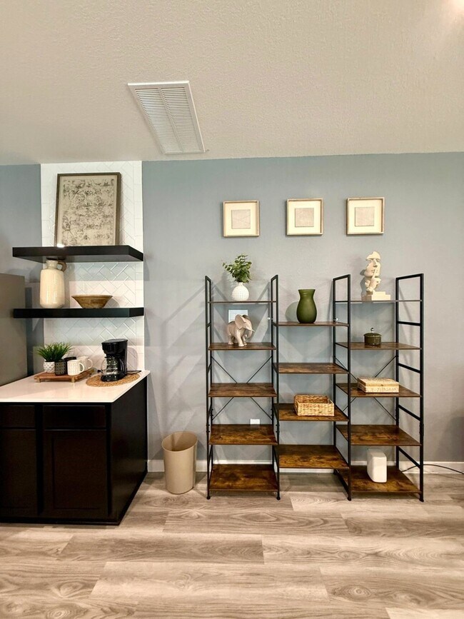 Building Photo - 12308 Greenwood St