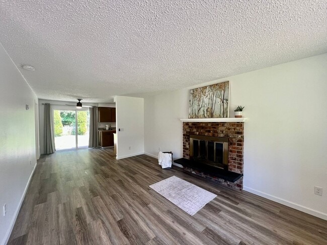 Building Photo - (#724) Duplex Near Squaxin Park - Water/Se...