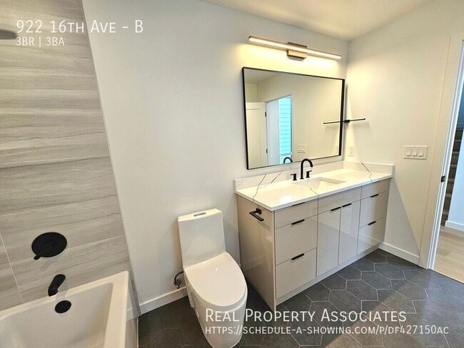 Building Photo - 922 16th Ave