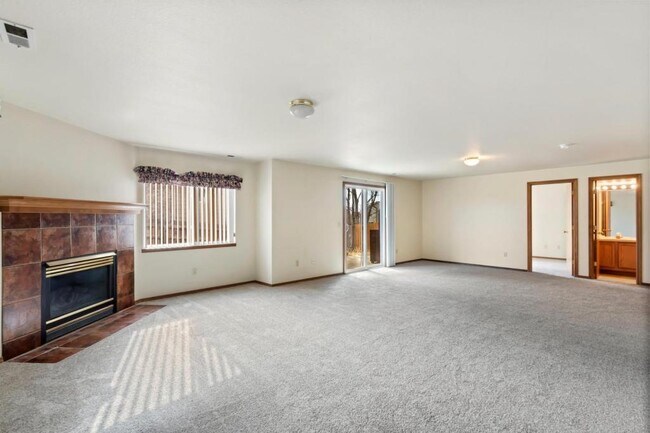Building Photo - 3753 Pony Tracks Dr