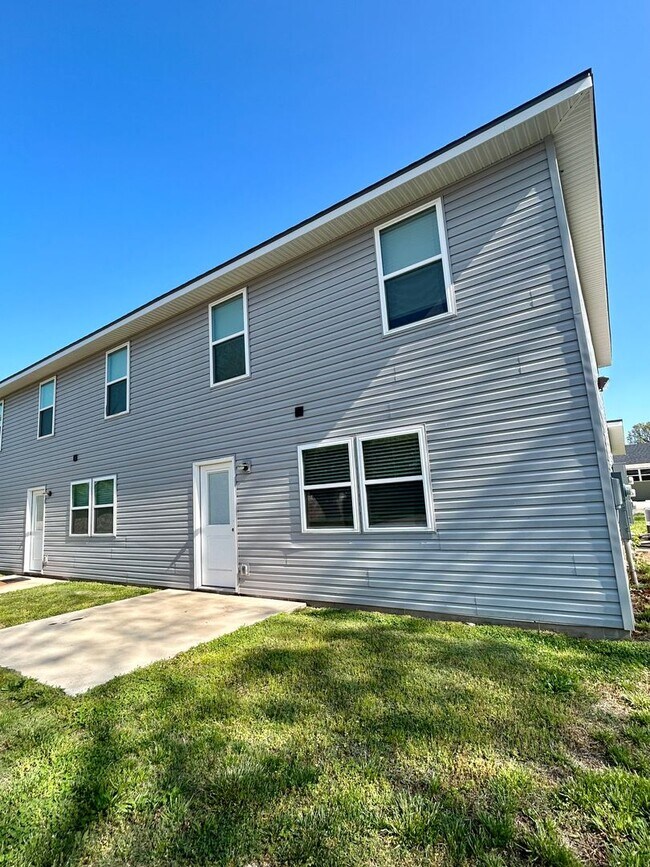 Building Photo - Move-In Special: New Residents Enjoy $250 Off First Month's Rent ?