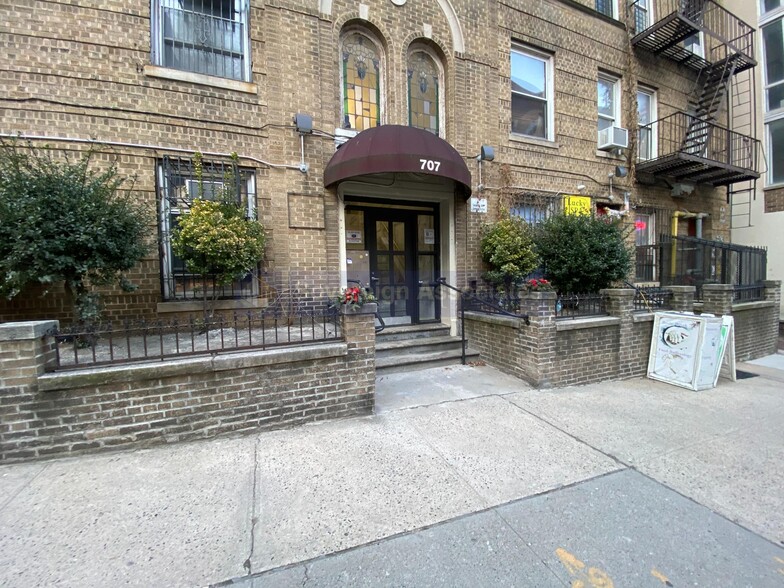 Building Photo - 707 W 171st St