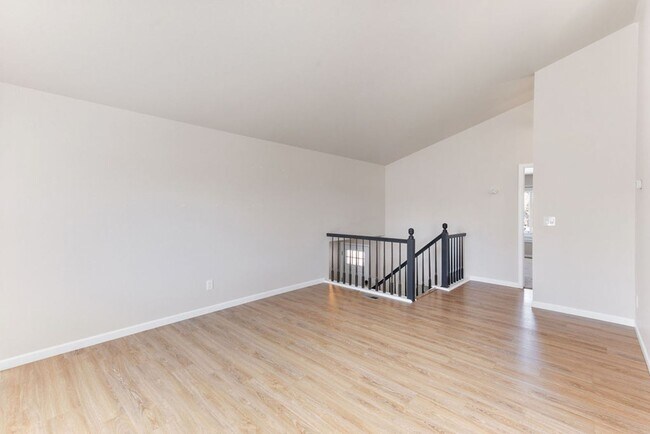 Building Photo - 4 Bedroom 2 Bathroom Large Yard in South West Fort Collins