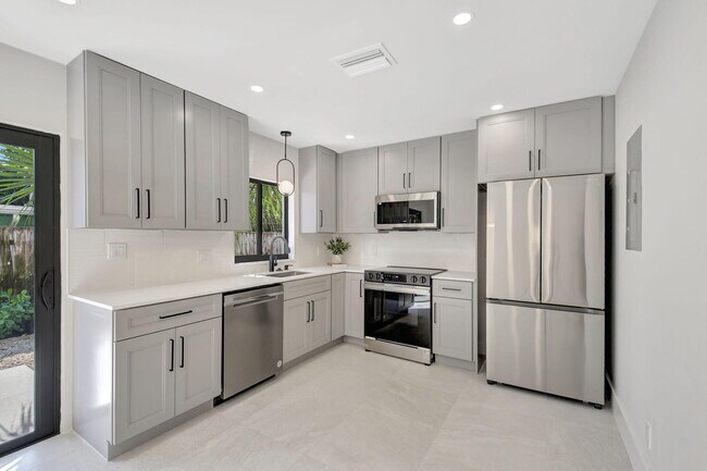 Building Photo - 2894 Florida Blvd