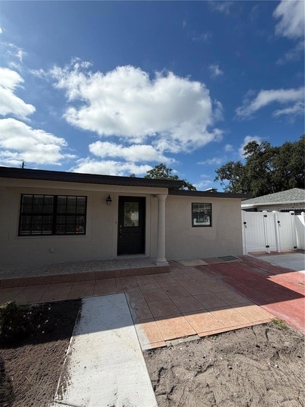 Primary Photo - 1702 W Dempsey Ave