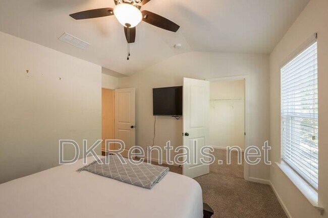 Building Photo - 2662 Stonekey Bend
