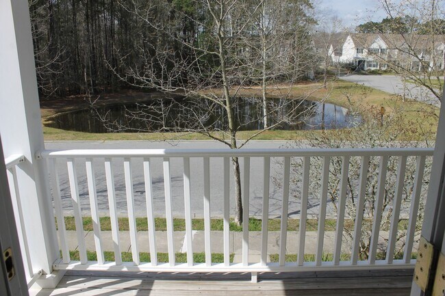 Building Photo - Three Bedroom Townhome in University Park with Balcony
