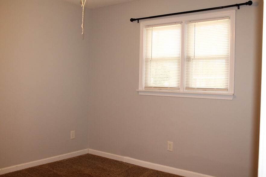 Building Photo - 4902 Simpson Dr