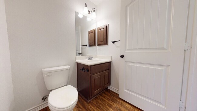 Building Photo - 923 Emerald Dove Ave