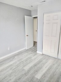 Building Photo - 3500 Rainbow Ln
