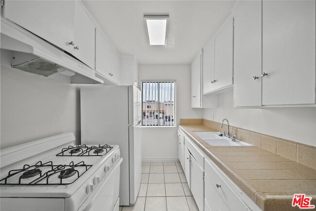 Building Photo - 8371 Northgate Ave