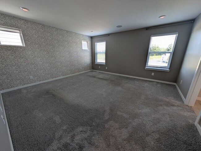 Building Photo - LIKE-NEW 4 bedroom home in Lacey!