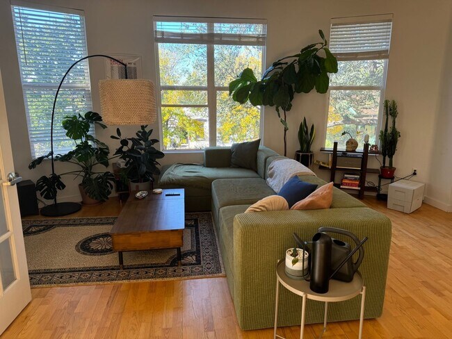 Building Photo - Charming 2BR Unit in Denver