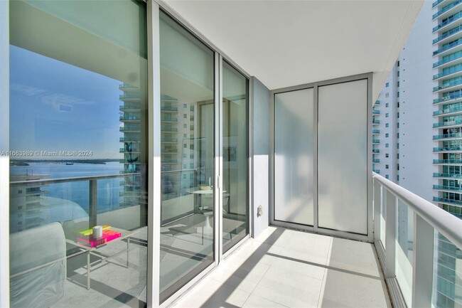 Building Photo - 1300 Brickell Bay Dr