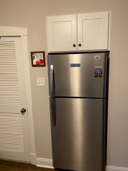 Building Photo - 112 Chicago Ave