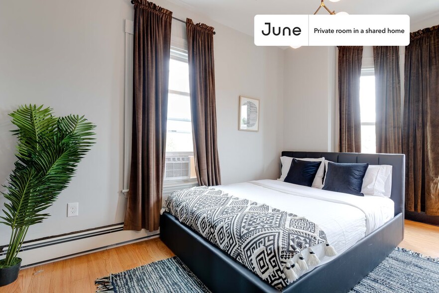 Primary Photo - Private bedroom in 4 bed/1.5 bath Home