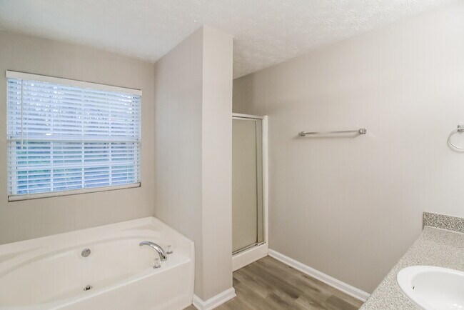 Building Photo - 1200 Catalina Pkwy