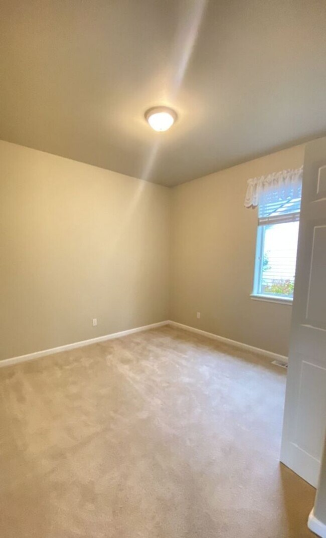 Building Photo - Cozy Home in a Gated Community!