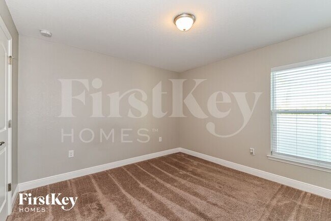 Building Photo - 3709 NE 12th Ave