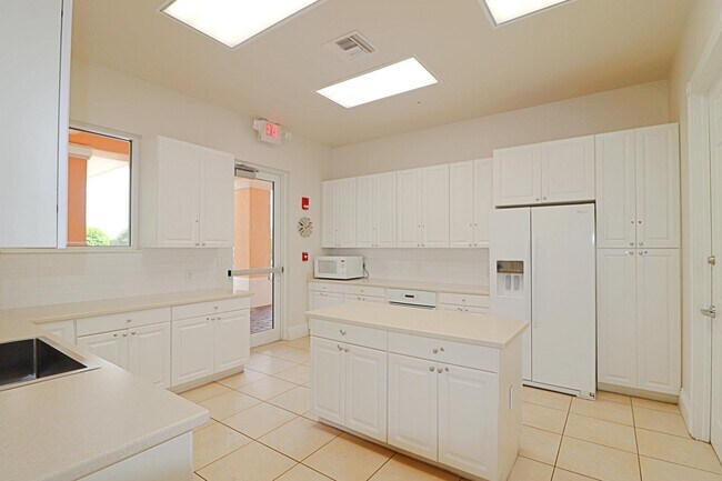 Building Photo - 11547 SW Rockingham Dr