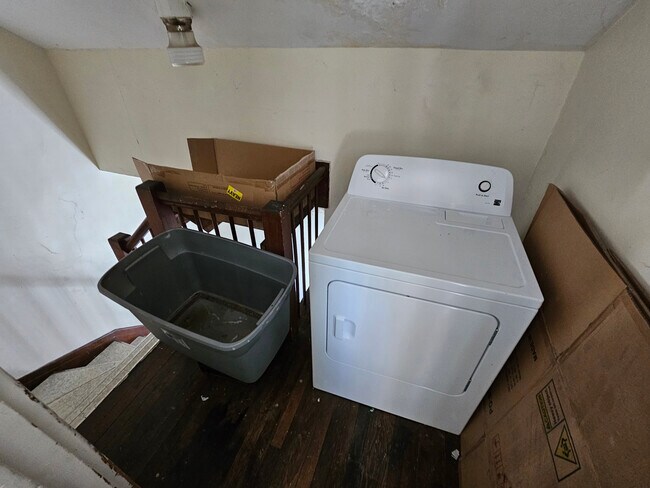 Dryer in 2nd enterance - 1 Page St